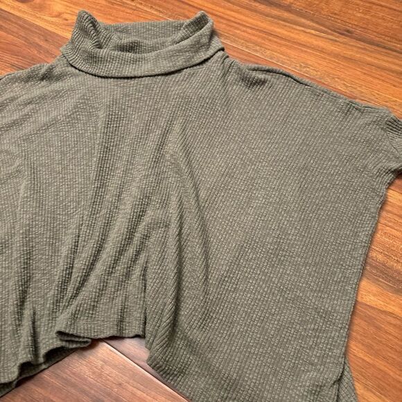 Free People Beach World Traveler Split Back Green Sweater - Picture 2 of 6